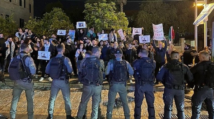 الداخل المحتل: شرطة الاحتلال تعتقل متظاهرين وتعتدي على وقفة احتجاجية نصرة للأقصى
