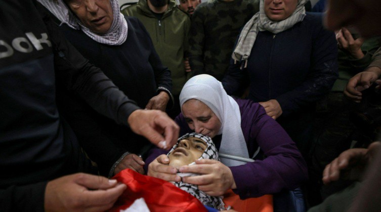 بالفيديو والصور: تشييع جثمان الشهيد الفتى مصطفى صباح في بيت لحم