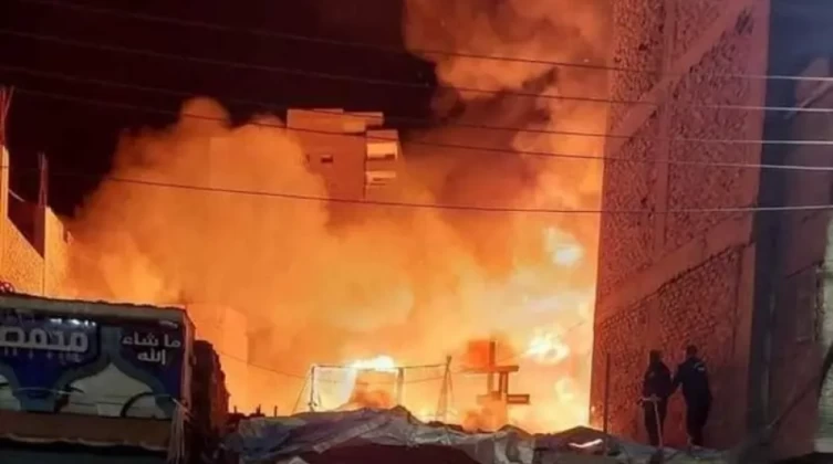 عمرها قرنان.. اندلاع حريق هائل في كنيسة أثرية مصرية