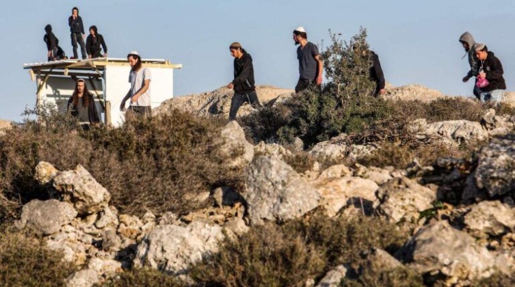 بالفيديو: إصابة 4 مواطنين في اعتداء للمستوطنين بالأغوار الشمالية