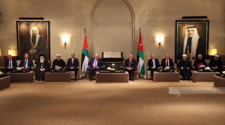 بالصور: العاهل الأردني يقيم مأدبة إفطار مقدسية بحضور الرئيس عباس