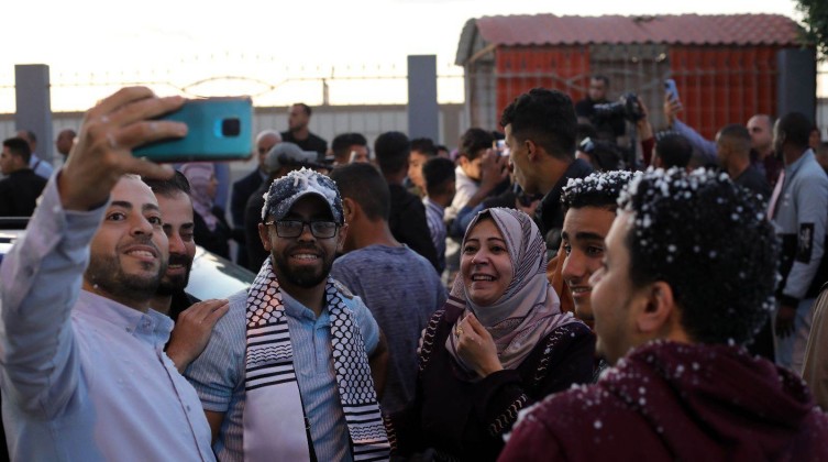 وصول الدفعة الأولى من طلبة غزة القادمين من السودان