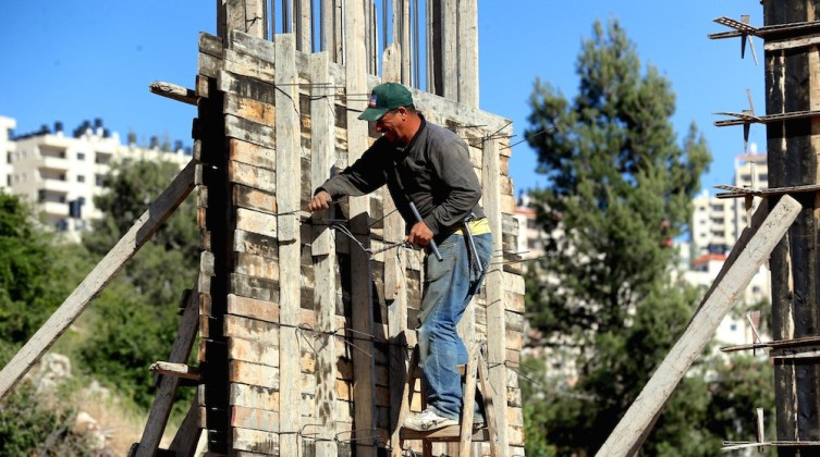 جهاز الإحصاء يصدر "الواقع العمالي في فلسطين لعام 2022"