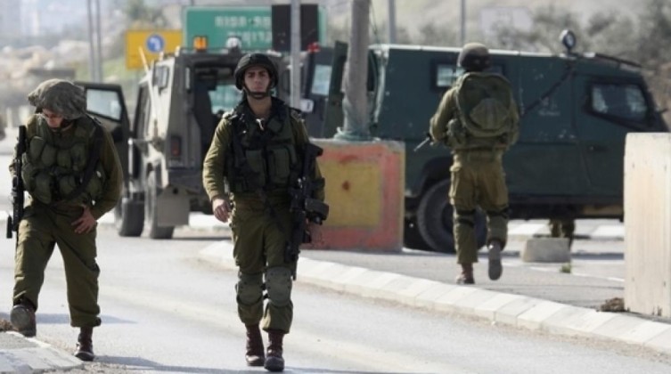 قوات الاحتلال تنصب حواجز عسكرية بالخليل