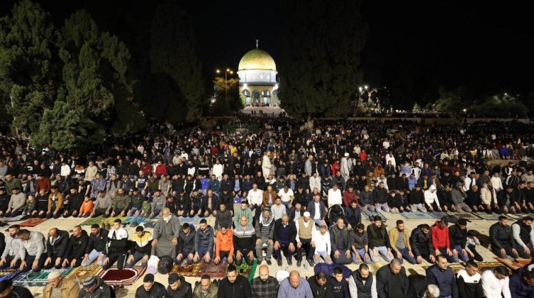 صلاة العشاء والتراويح في "الأقصى"  ليلة الـ 14 من ليالي شهر رمضان