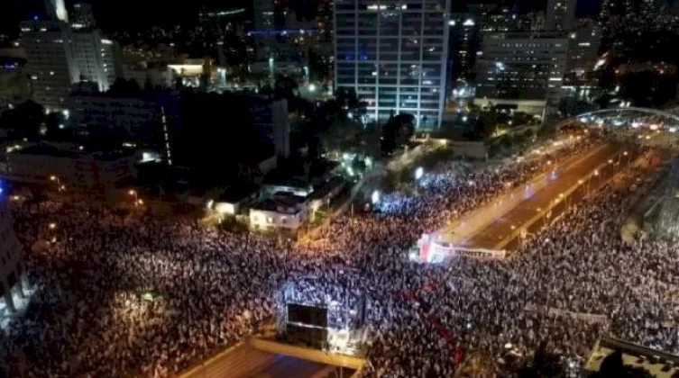 بالفيديو والصور: للأسبوع الثالث عشر على التوالي.. تجدد التظاهرات ضد حكومة نتنياهو