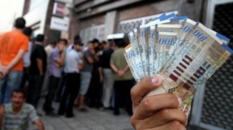 صرف راتب كامل عن شهر مارس لموظفي السلطة