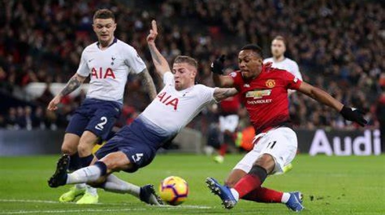 توتنهام يخطف نقطة ثمينة من مانشستر يونايتد في الدوري الإنجليزي