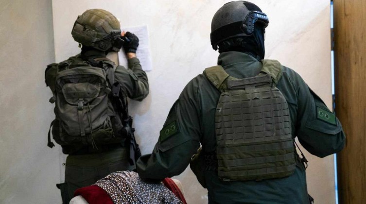 الاحتلال يأخذ قياسات منزل أسير بنابلس تمهيدًا لهدمه