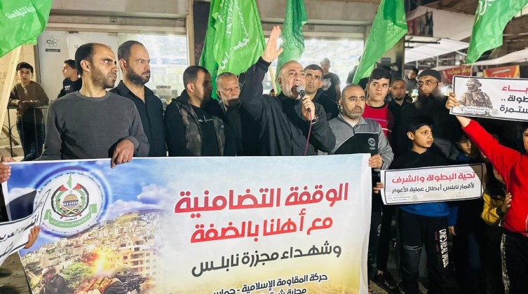 "حماس" تنظم وقفات جماهيرية في غزة تنديدا بجريمة اغتيال شهداء القسّام الثلاثة