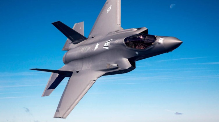 "صحيفة عبرية" تكشف عن استخدام طائرات "الشبح" في العدوان الأخير على غزة