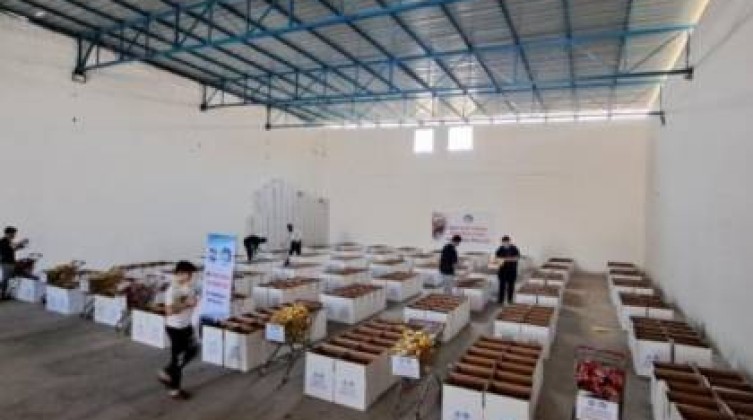 الأوقاف بغزة توزع مساعدات طارئة للمتضررين من العدوان الأخير