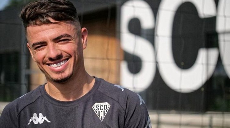 الزمالك يفاوض على لاعب جزائري حكم عليه بالسجن.. من هو؟