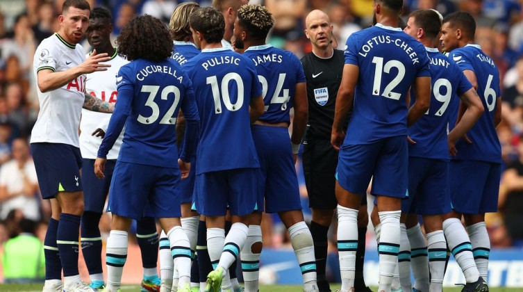 شاهد- تشيلسي يتخطى بورنموت وتوتنهام يتغلب على كريستال بلاس