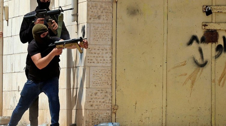 اندلاع مواجهات مسلحة في طوباس واعتقال مواطن من جنين