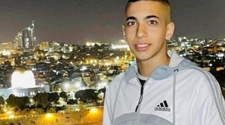 جماهير تشيع جثمان الشهيد أبو الرموز في القدس