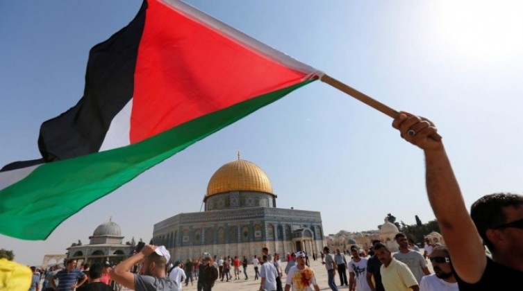 حماس تعقب على قرار "الكنيست" حظر رفع العلم الفلسطيني