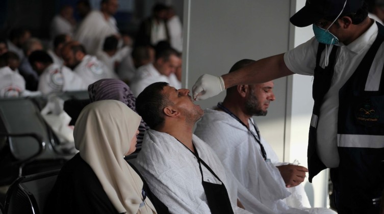 الصحة بغزة تنشر إعلانًا مهمًا بشأن موعد وأمكان تطعيم الحجاج