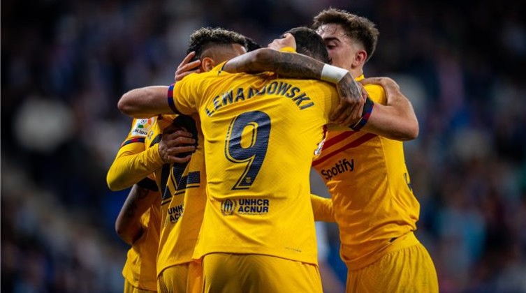 شاهد- برشلونة يتوج بطلًا للدوري الإسباني على حساب إسبانيول