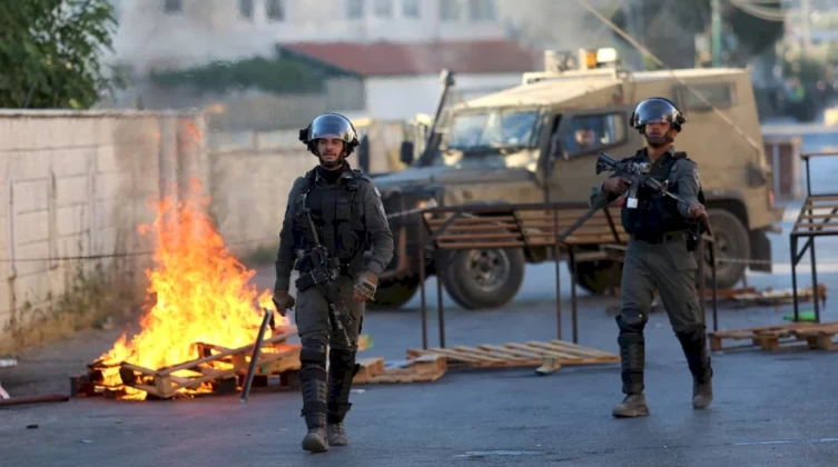 بالفيديو والصور: ثلاثة شهداء برصاص الاحتلال بعد اقتحام البلدة القديمة في نابلس