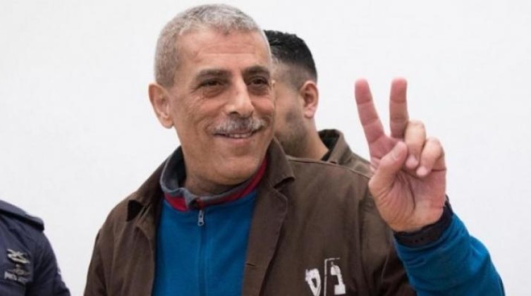 "العدل" تطالب بالإفراج العاجل عن الأسير المريض وليد دقة