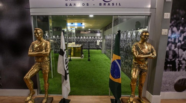 بالصور: البرازيل تدشن ضريحاً ضخماً للأسطورة بيليه