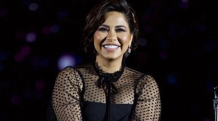 طبيب كريستيانو رونالدو يعالج قدم شرين عبد الوهاب  بعد سقوطها على المسرح !