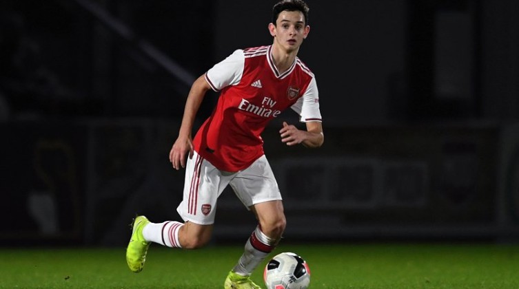 نجم أرسنال يقرر الرحيل مع نهاية الموسم