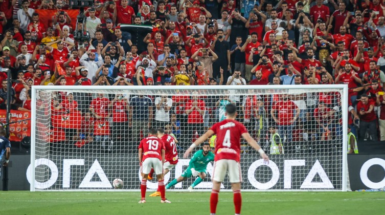 شاهد- الأهلي يتوج بلقب كأس السوبر المصري على حساب بيراميدز