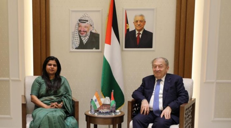 العسيلي يبحث مع السفيرة الهندية لدى فلسطين سبل تعزيز التعاون الاقتصادي