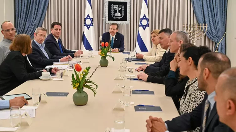 استئناف محادثات خطة التغييرات القضائية  لدى رئيس الاحتلال الإسرائيلي