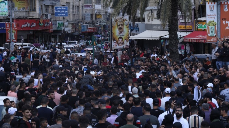 بالفيديو والصور: الآلاف يشيعون جثماني الشهيدين خريوش والشافعي في طولكرم