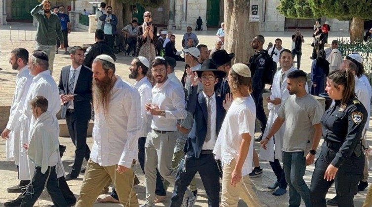 دعوات فلسطينية للنفير العام وحماية المسجد الأقصى