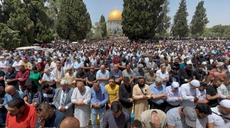 حماس تدعو لشد الرحال والرباط في الأقصى غداً الجمعة