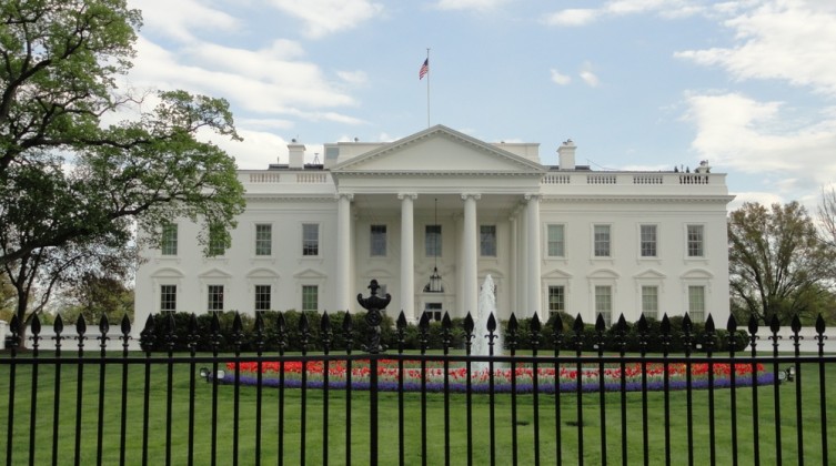 إغلاق الطرق وممرات المشاة في محيط البيت الأبيض