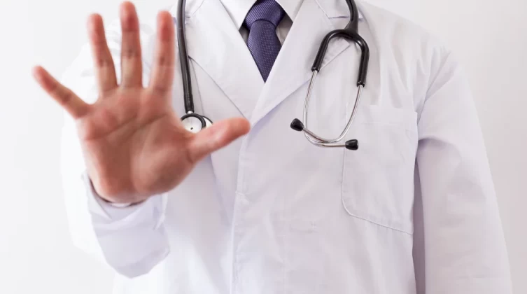 الاعتداء على طبيب داخل مستشفى الشفاء.. والنقابة تدين
