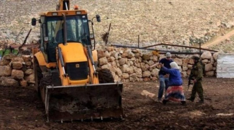 الاحتلال يعتقل مواطنًا ويستولي على جرافة غرب سلفيت