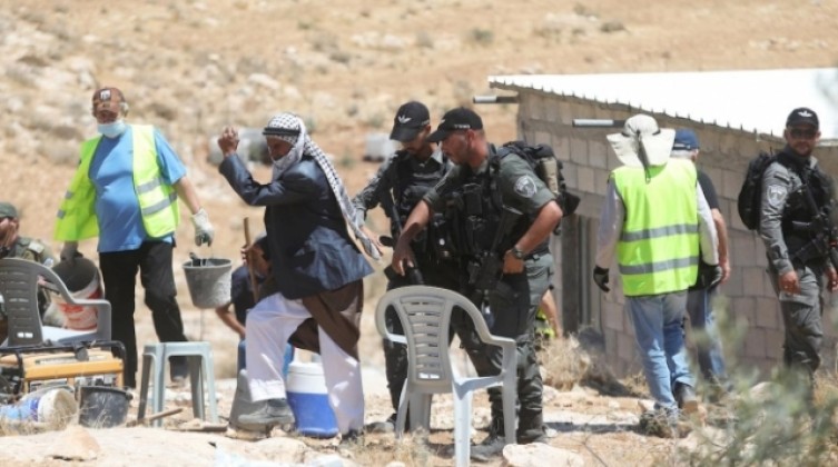 مركز إسرائيلي: تهجير جميع سكان تجمّع عين سامية الفلسطيني