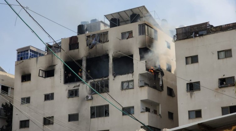 شهيدين و5 إصابات جراء قصف إسرائيلي على شقة في حي النصر