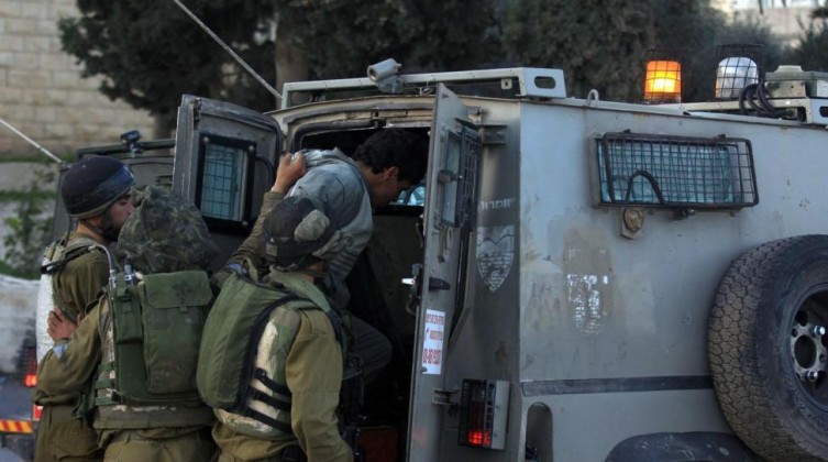 الاحتلال يشن حملة اعتقالات ومداهمات في القدس والضفة