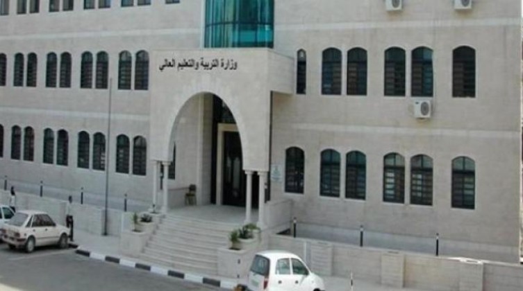 "التربية" تكرم الطلبة الفائزين بجائزة الشهيدة أبو عاقلة "للصحفي الصغير"