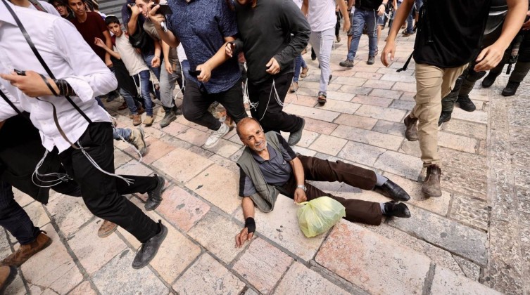 اعتقالات وإصابات خلال "مسيرة الأعلام"