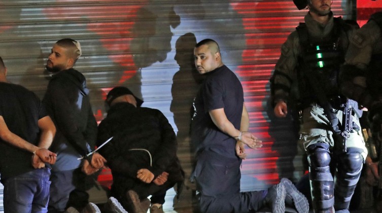 مركز حقوقي يكشف عن شهادات ووقائع جديد خلال "هبة الكرامة"