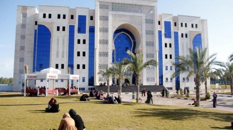 جامعة الإسراء بغزة تسمح لطلبتها بتقديم الامتحانات النهائية