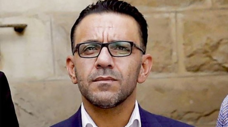 الاحتلال يجدد منع محافظ القدس من دخول الضفة