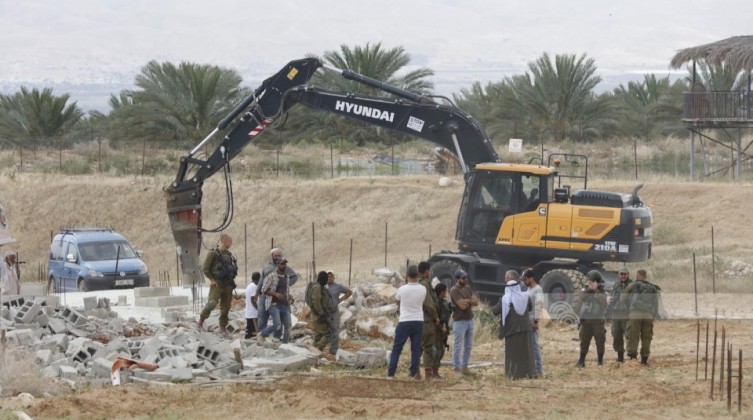 "القدس": الاحتلال يهدم بناية سكنية في سلوان