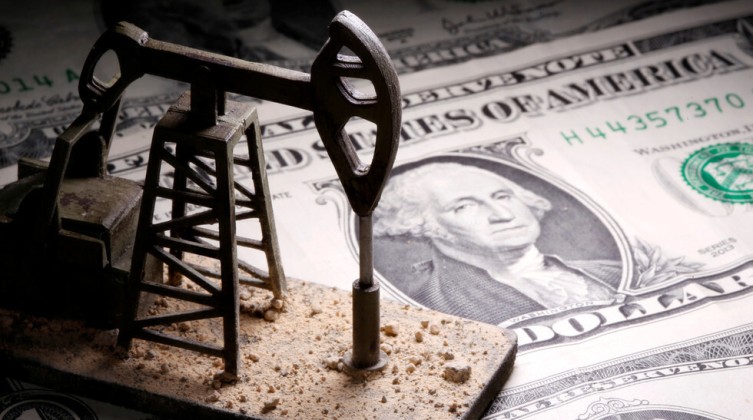 النفط الأميركي يتراجع إلى دون 70 دولارا