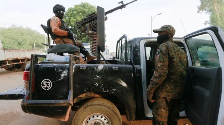 مقتل 4 أشخاص بهجوم مسلح على موكبا أميركيا في نيجيريا