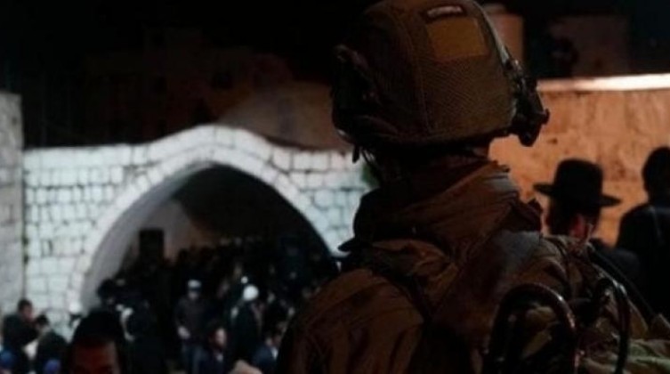 إصابات بالاختناق والرصاص خلال اقتحام الاحتلال "قبر يوسف" بنابلس