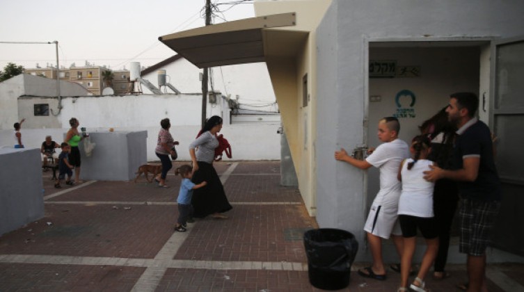 جيش الاحتلال يقرر إجلاء آلاف الإسرائيليين من مستوطنات غلاف غزة